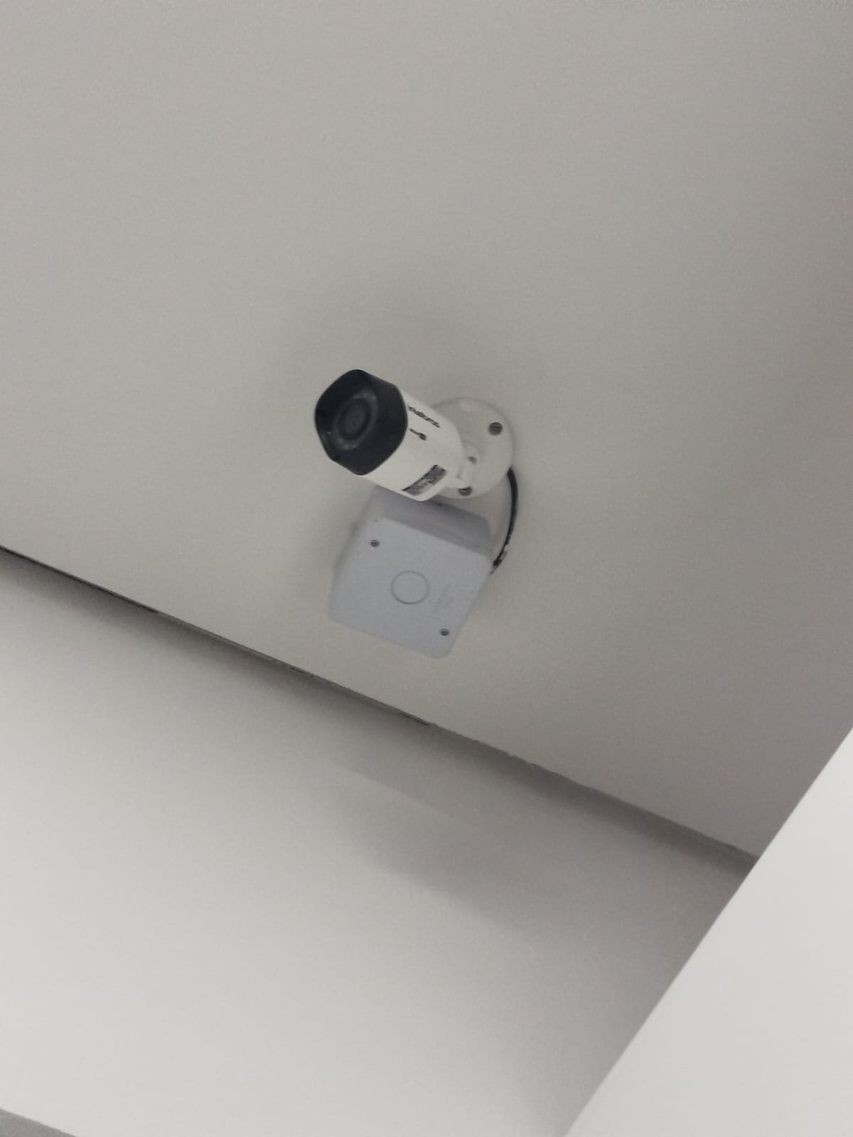 Instalação de câmera de segurança Infronex