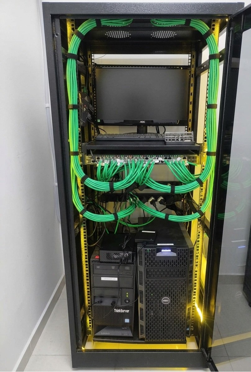 Rack organizado Infronex